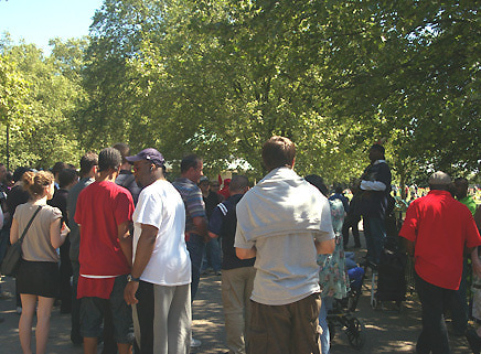 Ну а главной достопримечательностью Гайд-парка, благодаря которой его знают во всем мире, является уголок ораторов — место, ставшее символом демократии и свободы слова.