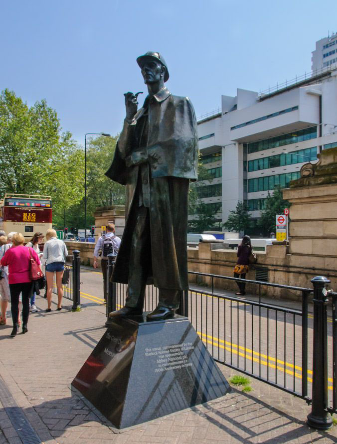 Музей Шерлока Холмса открылся в 1990 году в 4-этажном доме в викторианском стиле.